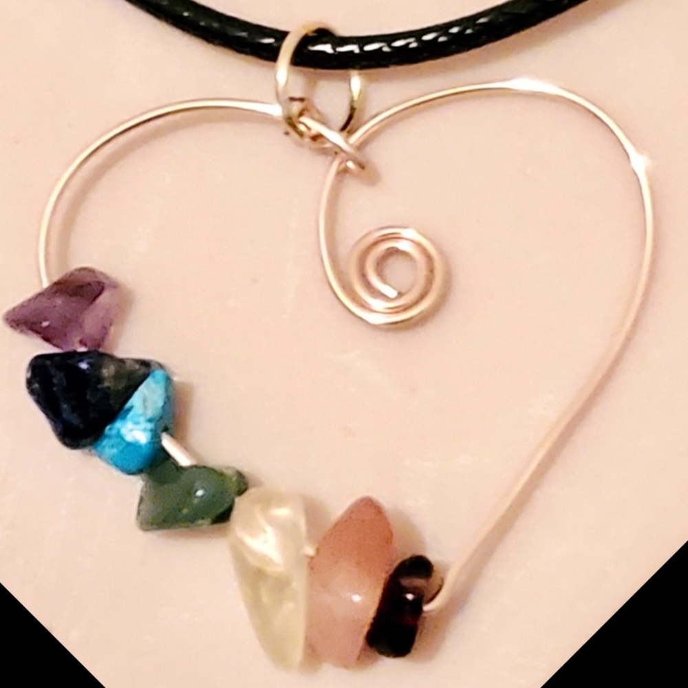 🛍️BUNDLE ONLY ITEM🛍️ Chakra Heart Pendant Necklace - Picture 2 of 7